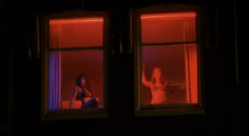 кадр из клипа Roxanne