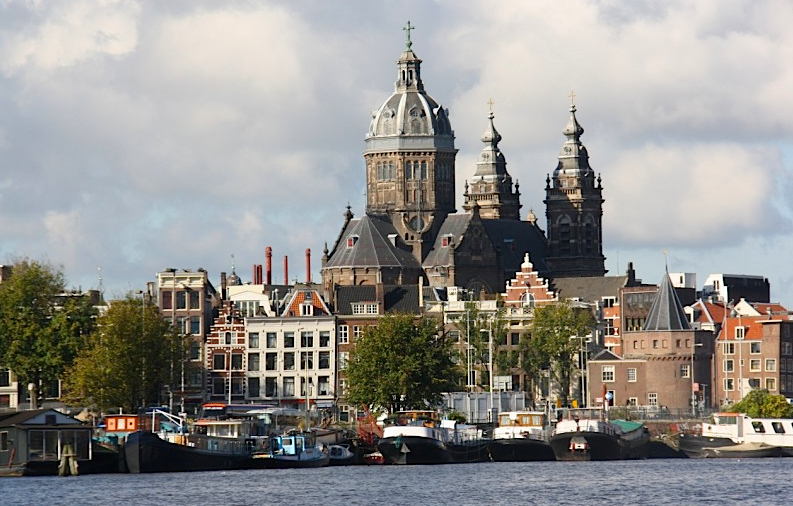 вид на Амстердам с воды