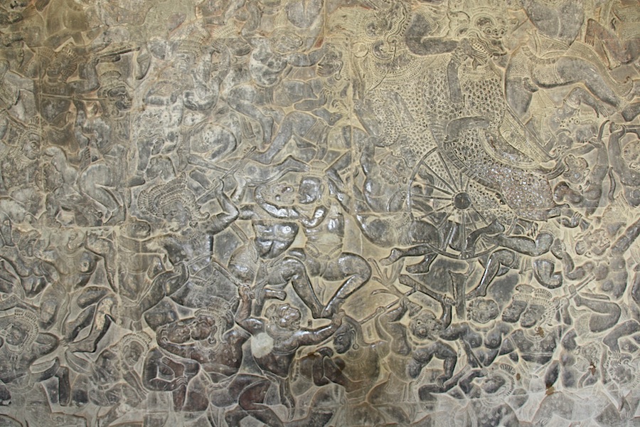 барельеф великое пахтание в Ангкор-Вате