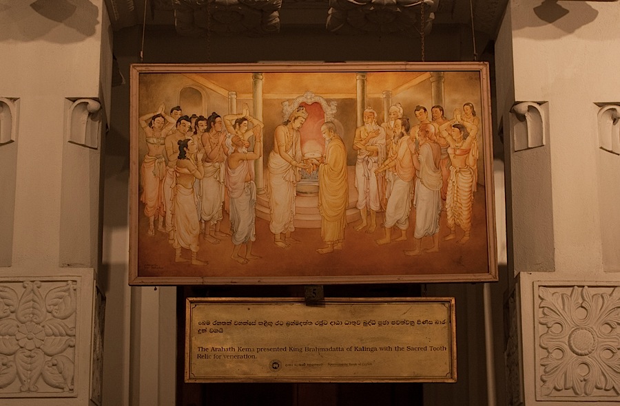 гравюра в Храме Зуба Будды