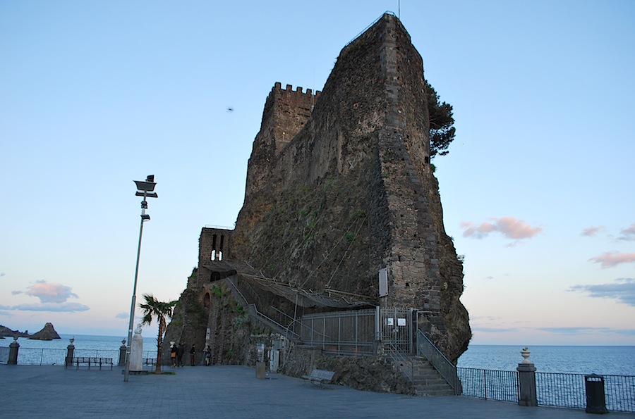 замок Ачи-Кастелло, Сицилия 