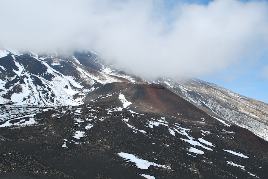 кратер вулкана 