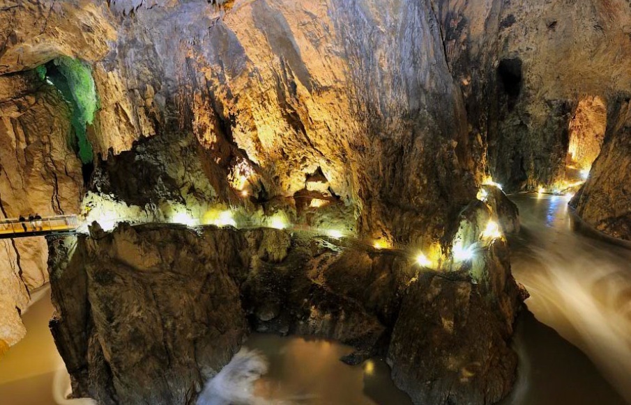пешеходные мосты в Шкоцянских пещерах