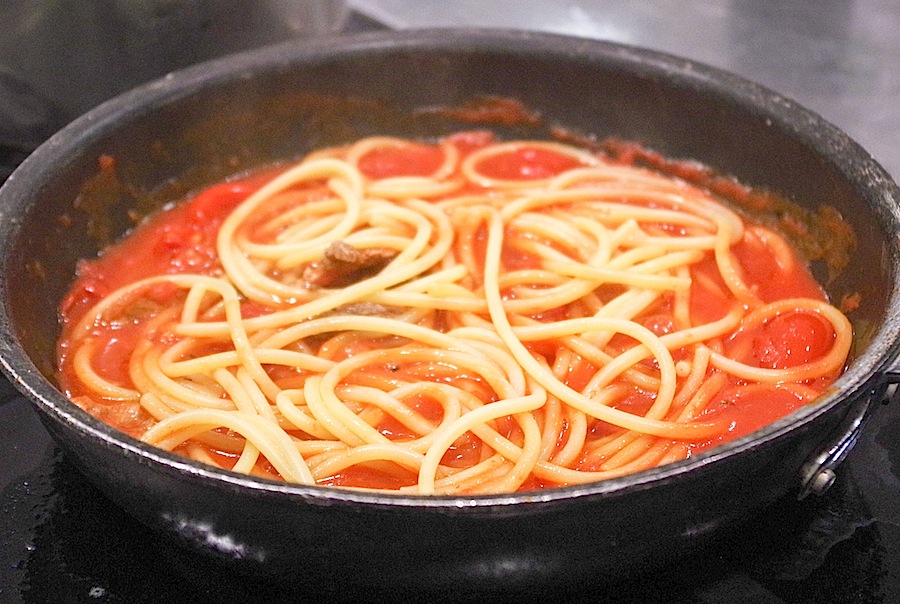 Спагетти с неаполитанским рагу