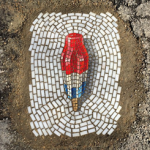 Американский художник украшает выбоины на дорогах «вкусной» мозаикой