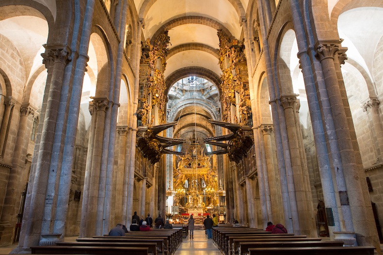 Interior da Catedral de Santiago-nave central