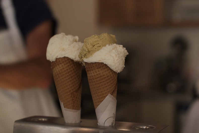 мороженое двойной пармезан и пармезан-фисташка
