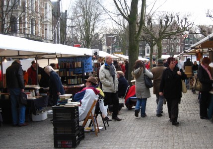 Главные рынки Амстердама: антиквариат, еда и редкие виды ...
 сиживать