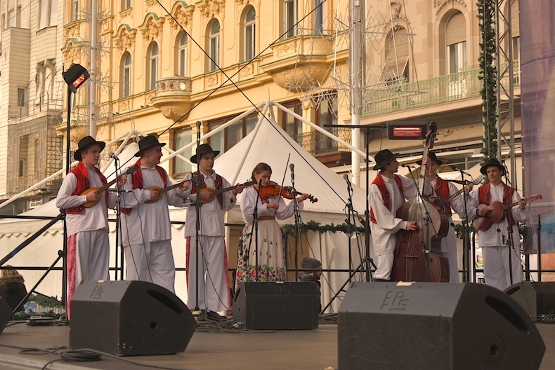 концерт на площади бана Йосипа Елачича 