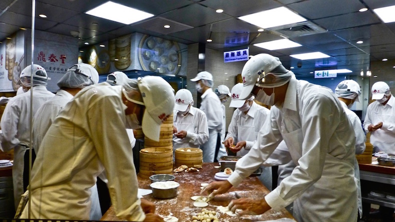 Открытая кухня в Din Tai Fung