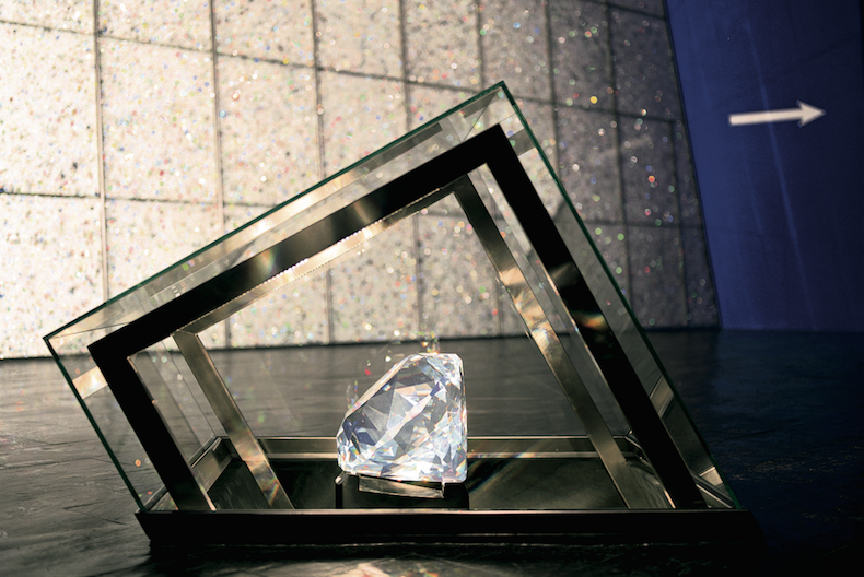 Самый крупный кристалл Swarovskii, занесенный в книгу рекордов Гиннеса