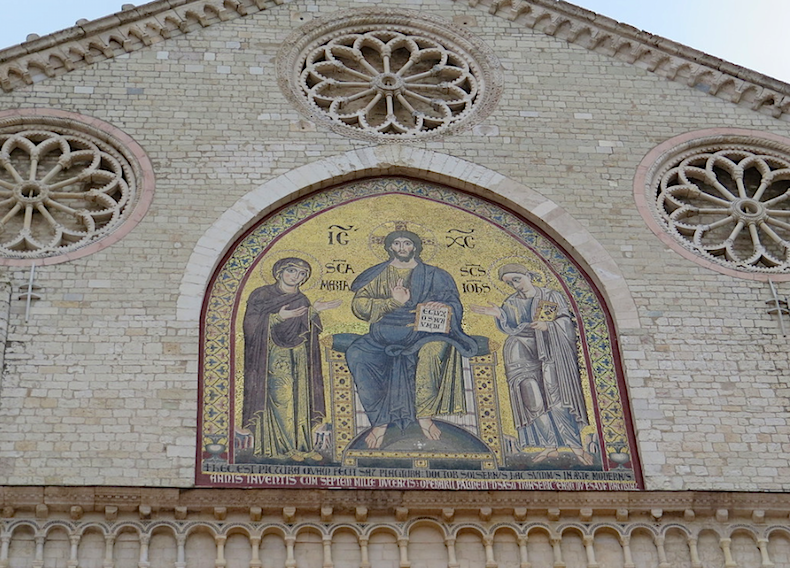 мозаика Сольстерно на фасаде собора Сполето 