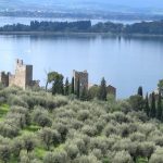 Кастильоне дель Лаго (Castiglione del Lago): озеро Тразимено, Дворец Корнья и фрески Помаранчо