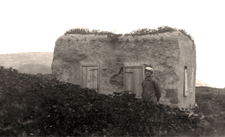 глиняный дом, в котором жили первые поселенцы