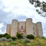 Кастель-дель-Монте (Castel del Monte) — загадки мистического замка на горе