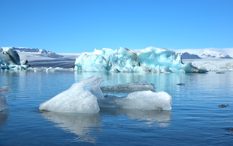Йёкюльсаурлоун (Jökulsarlon) — лагуна айсбергов и Исландии