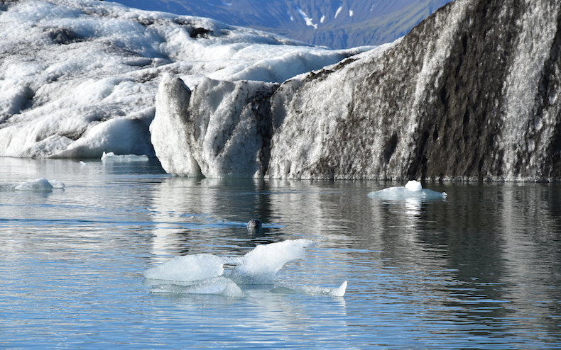 Йёкюльсаурлоун (Jökulsarlon) — лагуна айсбергов и Исландии