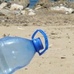 На пляжах итальянского региона Апулия запретили есть и пить из пластиковой посуды