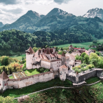 Грюйер – самая красивая деревня Швейцарии: что посмотреть и какие местные блюда там нужно попробовать